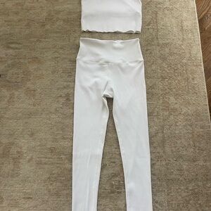 Carbon38 White Ribbed workout top and leggings both size small